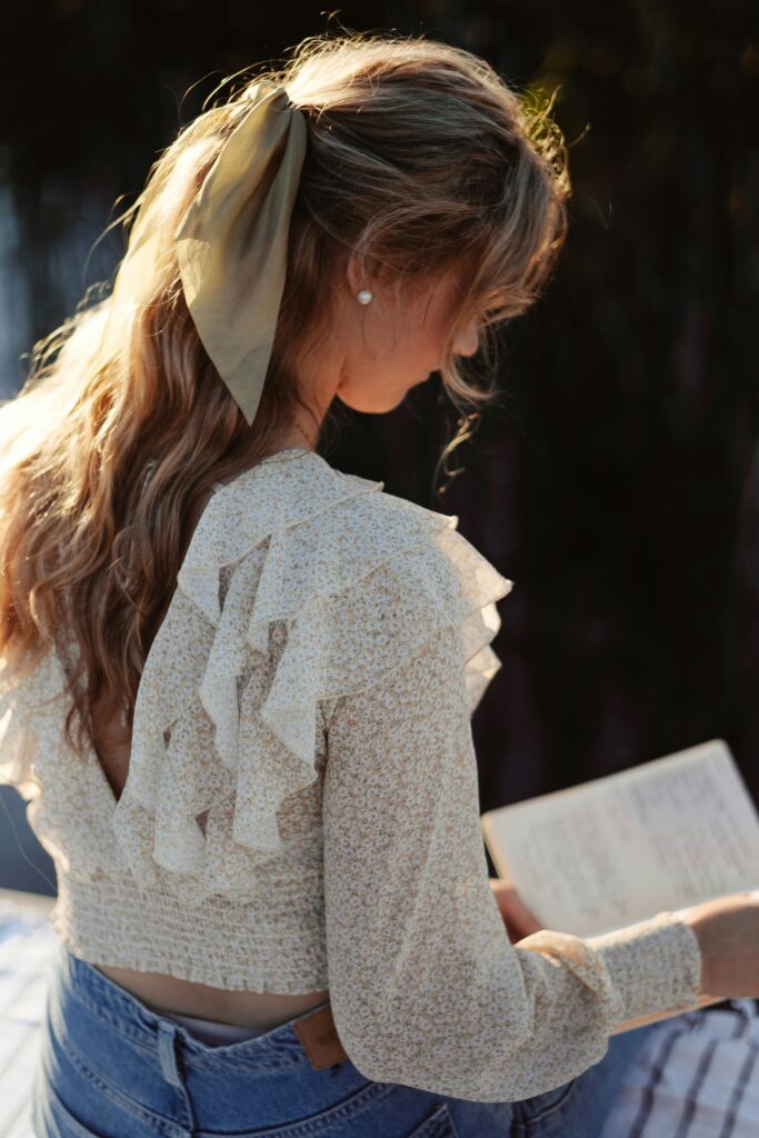 teen girl reading