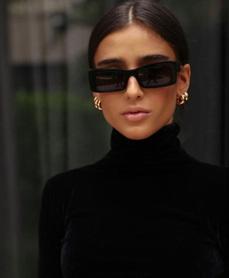 girl with massive sunglasses